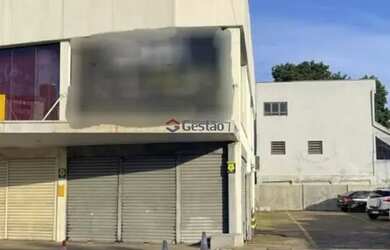 Imagem: O depósito possui 2 Vagas na garagem, 215m² de Área e está