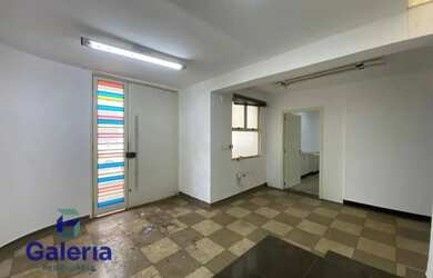 Imagem: O depósito possui 3 Vagas na garagem e 275m² de Área e está