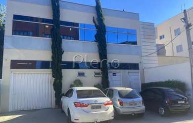 Imagem: O depósito possui 3 Vagas na garagem, 440m² de Área e está