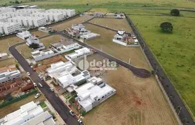 Imagem: O terreno possui 668m² de Área e está localizado em Shopping