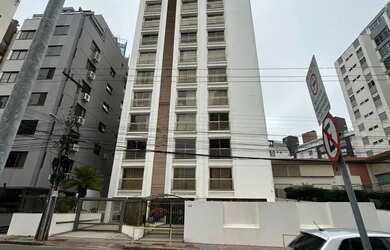 Imagem: O apartamento possui 3 Dormitórios, 1 Banheiro, 1 Vaga na garagem