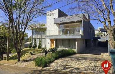 Imagem: A casa em condomínio possui 4 Dormitórios, 2 Banheiros, 5