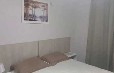 Imagem: A casa possui 3 Dormitórios, 3 Banheiros, 2 Vagas na garagem