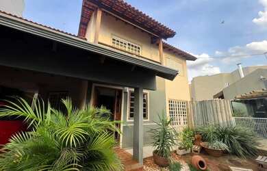 Imagem: A casa possui 1 Dormitório, 1 Banheiro, 2 Vagas na garagem