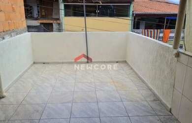 Imagem: A casa possui 4 Dormitórios, 2 Banheiros, 2 Vagas na garagem