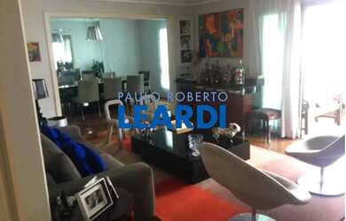 Imagem: O apartamento possui 4 Dormitórios, 5 Banheiros, 4 Vagas na