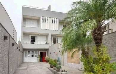 Imagem: A casa possui 4 Dormitórios, 5 Banheiros, 3 Vagas na garagem