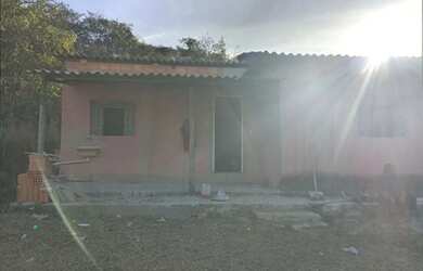 Imagem: A casa possui 3 Dormitórios, 1 Banheiro, 4 Vagas na garagem