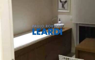 Imagem: O depósito possui 2 Vagas na garagem, 78m² de Área e está