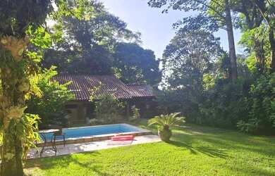 Imagem: A casa possui 2 Dormitórios, 3 Banheiros, 2 Vagas na garagem