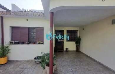 Imagem: A casa possui 3 Dormitórios, 3 Banheiros, 2 Vagas na garagem