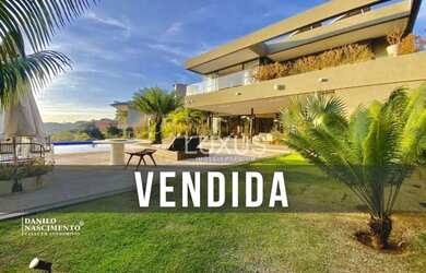 Imagem: A casa em condomínio possui 4 Dormitórios, 5 Banheiros, 5