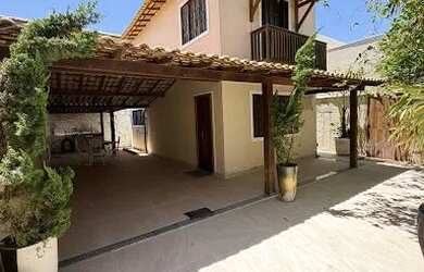 Imagem: A casa possui 2 Dormitórios, 3 Banheiros, 3 Vagas na garagem