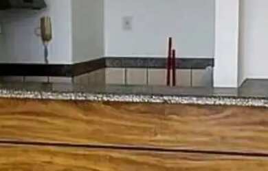 Imagem: O apartamento possui 1 Dormitório, 1 Banheiro, 1 Vaga na garagem