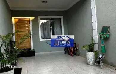 Imagem: A casa possui 3 Dormitórios, 3 Banheiros, 2 Vagas na garagem