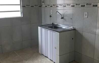 Imagem: A casa possui 1 Dormitório e 1 Banheiro e está localizado