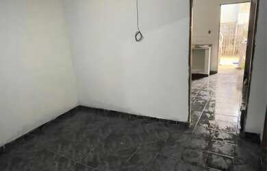 Imagem: A casa possui 3 Dormitórios, 2 Banheiros e 1 Vaga na garagem