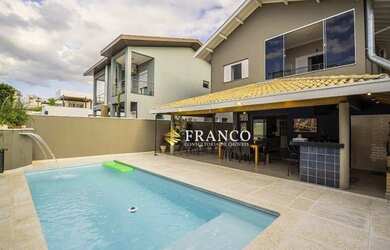 Imagem: A casa em condomínio possui 4 Dormitórios, 2 Banheiros, 4