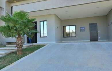 Imagem: A casa em condomínio possui 3 Dormitórios, 4 Banheiros, 4