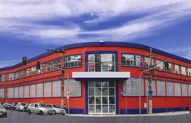 Imagem: O depósito possui 5 Vagas na garagem e 1800m² de Área e está