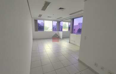 Imagem: O depósito possui 1 Vaga na garagem, 31m² de Área e está