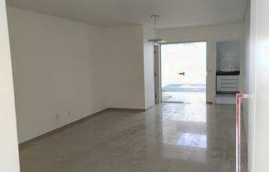 Imagem: A casa em condomínio possui 3 Dormitórios, 2 Banheiros, 4