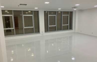 Imagem: O depósito possui 2 Vagas na garagem, 52m² de Área e está