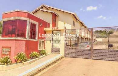 Imagem: A casa possui 2 Dormitórios, 2 Banheiros, 2 Vagas na garagem