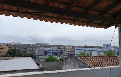 Imagem: A casa possui 3 Dormitórios, 1 Banheiro, Varanda e está localizado