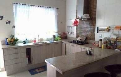 Imagem: A casa possui 2 Dormitórios, 1 Banheiro e está localizado