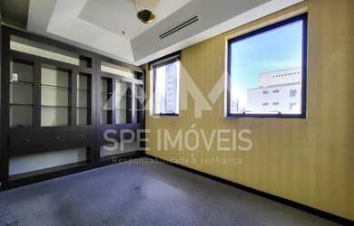 Imagem: O depósito possui 4 Vagas na garagem, 127m² de Área e está