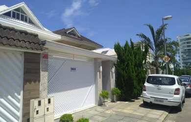 Imagem: A casa em condomínio possui 3 Dormitórios, 5 Banheiros, 3