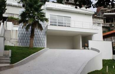 Imagem: A casa em condomínio possui 3 Dormitórios, 4 Banheiros, 2