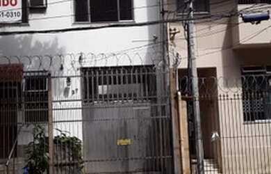 Imagem: A casa possui 4 Dormitórios, 3 Banheiros, 3 Vagas na garagem