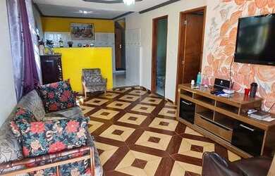 Imagem: A casa possui 3 Dormitórios, 1 Banheiro, 1 Vaga na garagem