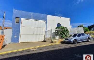 Imagem: O depósito possui 5 Vagas na garagem, 540m² de Área e está