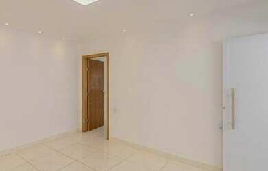 Imagem: A casa possui 2 Dormitórios, 2 Banheiros, 1 Vaga na garagem