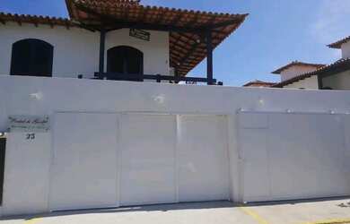 Imagem: A casa em condomínio para alugar possui 3 Dormitórios, 1 Banheiro