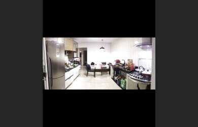 Imagem: A casa possui 3 Dormitórios, 3 Banheiros, 5 Vagas na garagem