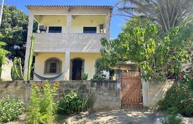 Imagem: A casa possui 4 Dormitórios, 2 Banheiros e está localizado