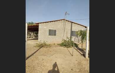 Imagem: A casa possui 2 Dormitórios, 1 Banheiro, 3 Vagas na garagem