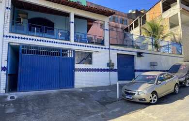 Imagem: A casa possui 4 Dormitórios, 2 Banheiros, 1 Vaga na garagem