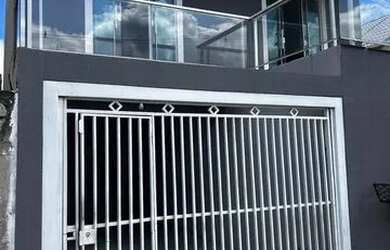 Imagem: A casa possui 4 Dormitórios, 2 Banheiros, 1 Vaga na garagem