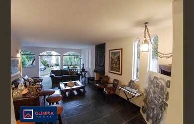 Imagem: A casa possui 4 Dormitórios, 4 Banheiros, 2 Vagas na garagem