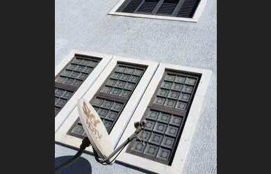 Imagem: A casa possui 3 Dormitórios, 2 Banheiros, 2 Vagas na garagem