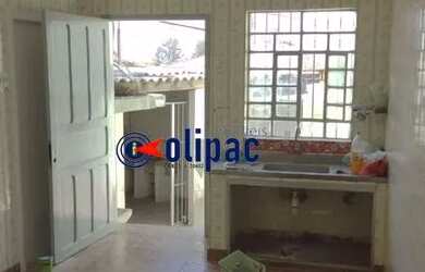 Imagem: A casa possui 3 Dormitórios, 2 Banheiros, 2 Vagas na garagem