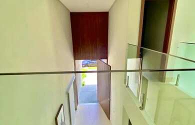 Imagem 2: Casa Pé na Areia em Condomínio para Aluguel e Venda tem 350 Metros Quadrados com 7 Suítes