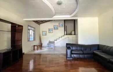 Imagem: A casa possui 3 Dormitórios, 3 Banheiros, 4 Vagas na garagem