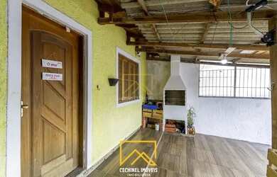 Imagem: A casa possui 2 Dormitórios, 1 Banheiro, 1 Vaga na garagem