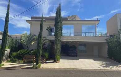 Imagem: A casa em condomínio possui 4 Dormitórios, 5 Banheiros, 3